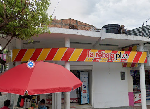 la rebaja Plus No. 2 DROGUERIA Y MINIMARKET Parque Central Guamo